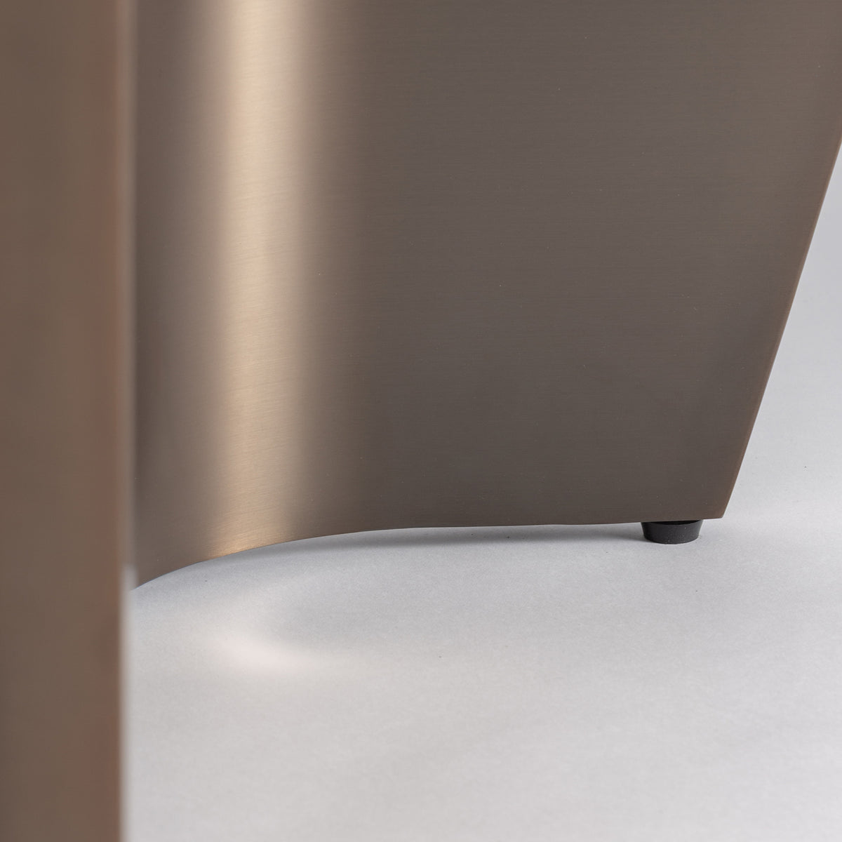 LEDAT DINING TABLE