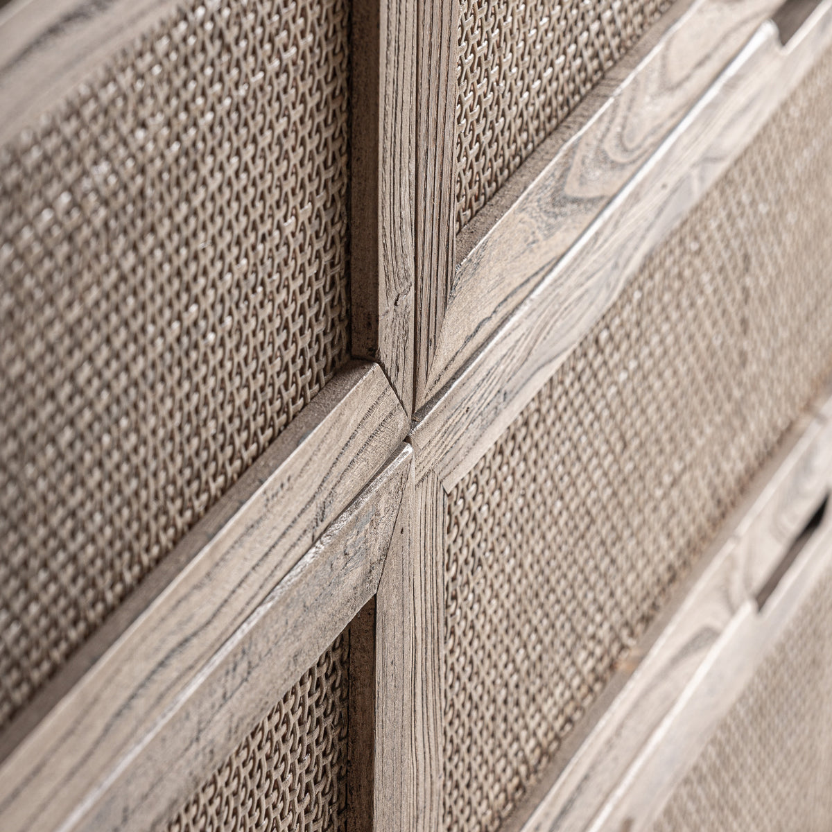 BYREMO CHEST OF DRAWERS
