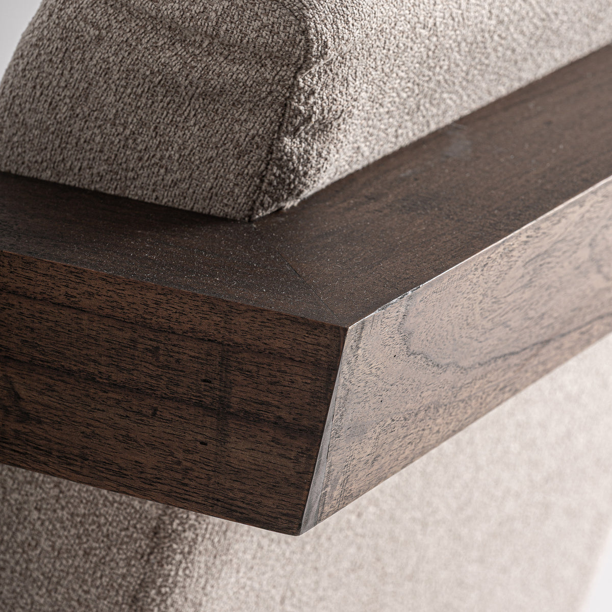 VIRAZEIL ARMCHAIR