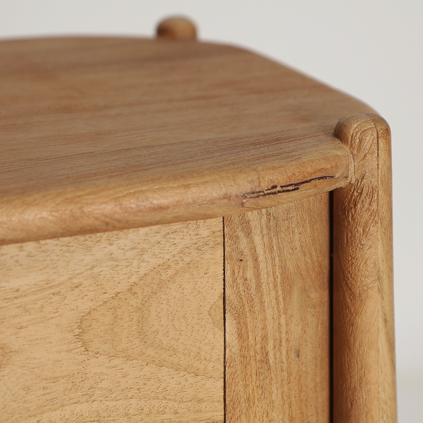 CROUY SIDEBOARD