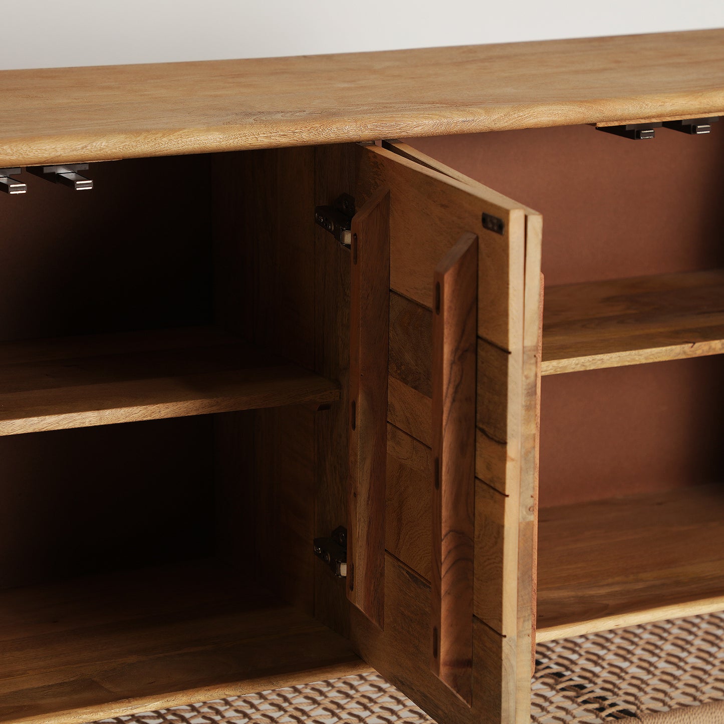 CROUY SIDEBOARD