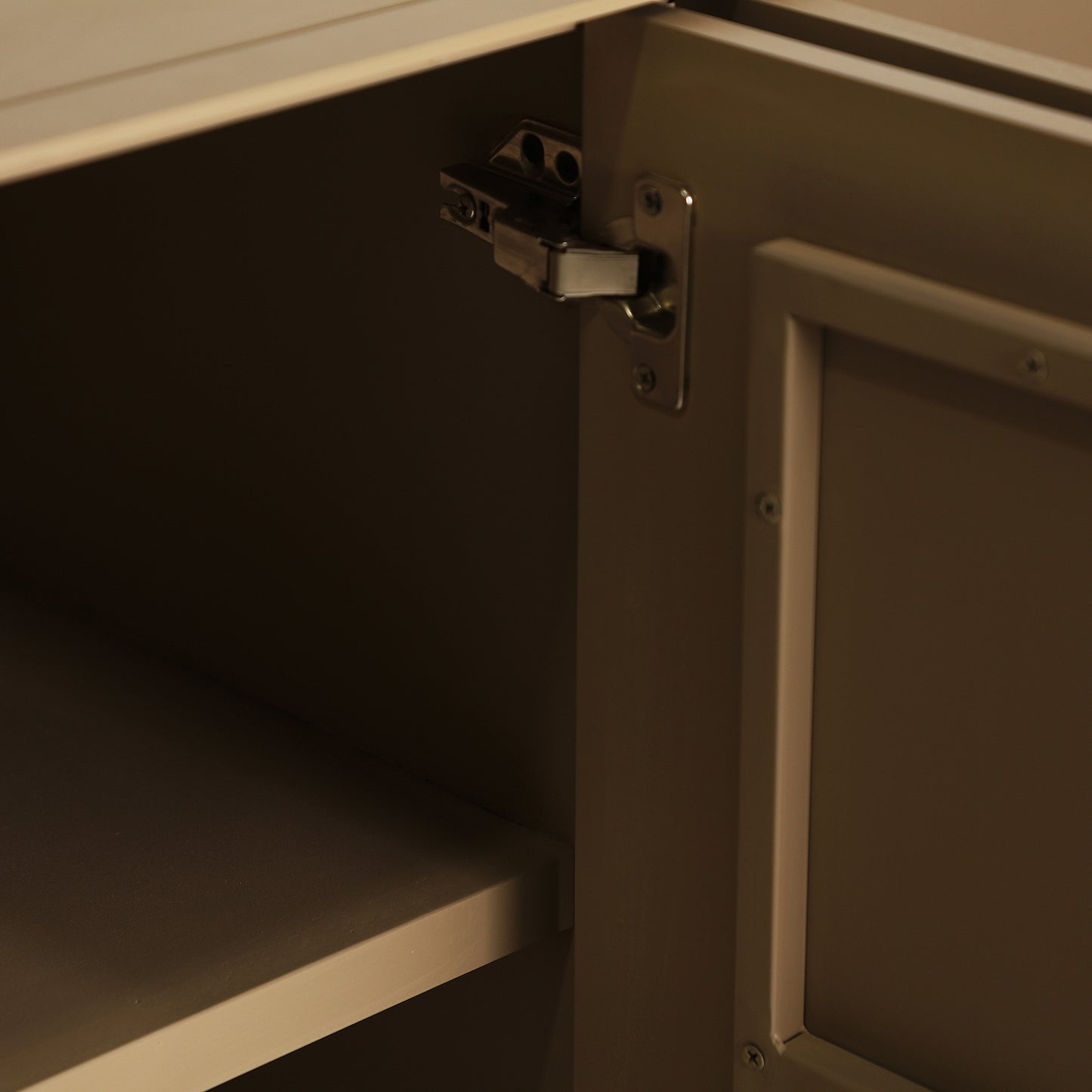 IZAGRE SIDEBOARD