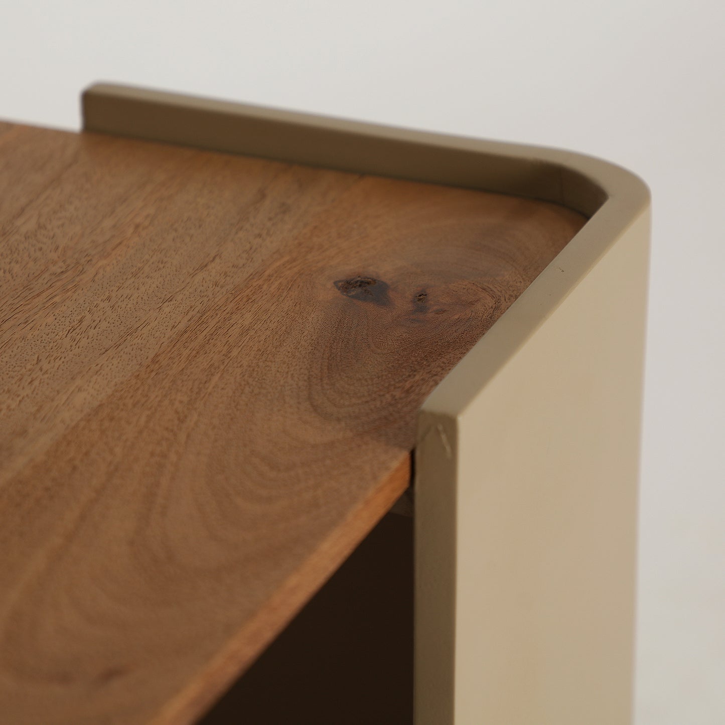 IZAGRE SIDE TABLE