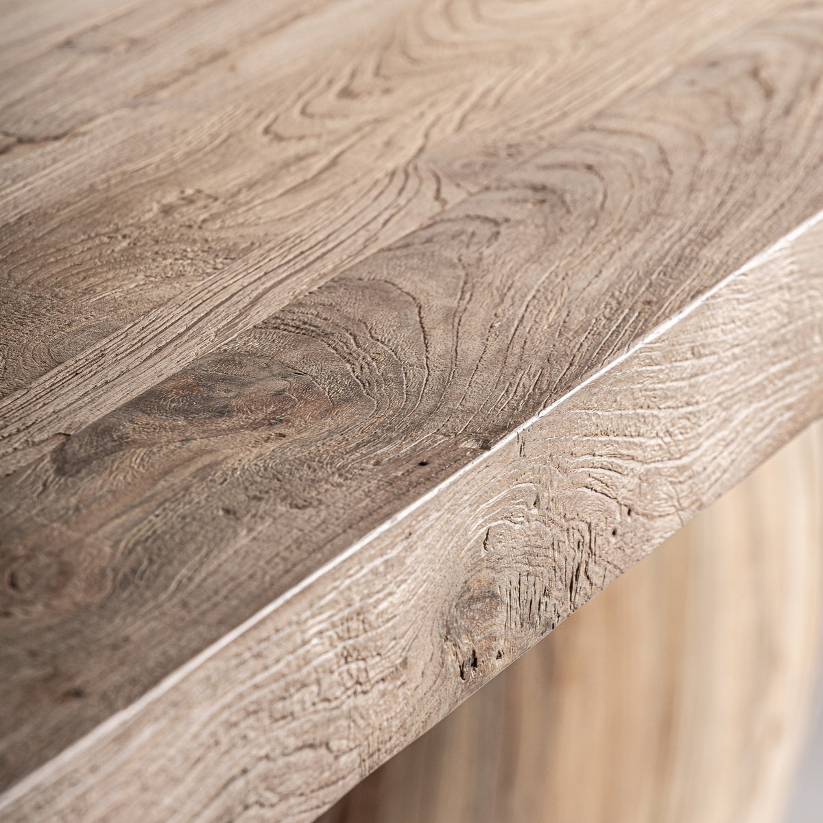 ERLOY DINING TABLE