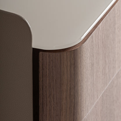 Vizille Kommode – Nussholzfurnier & Weißglas