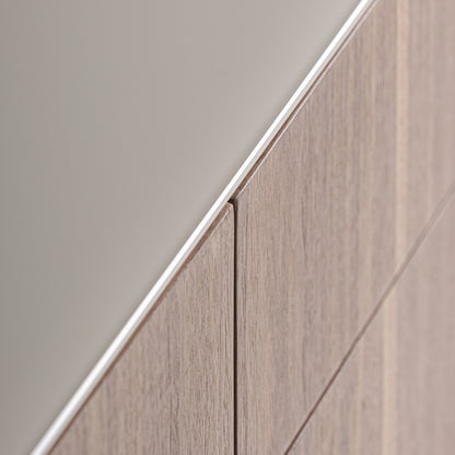 Vizille Kommode – Nussholzfurnier & Weißglas